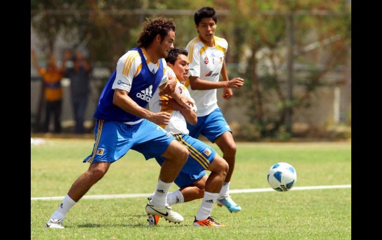 Los jugadores de Tigres se preparan para enfrentarse al Atlante. MEXSPORT  /