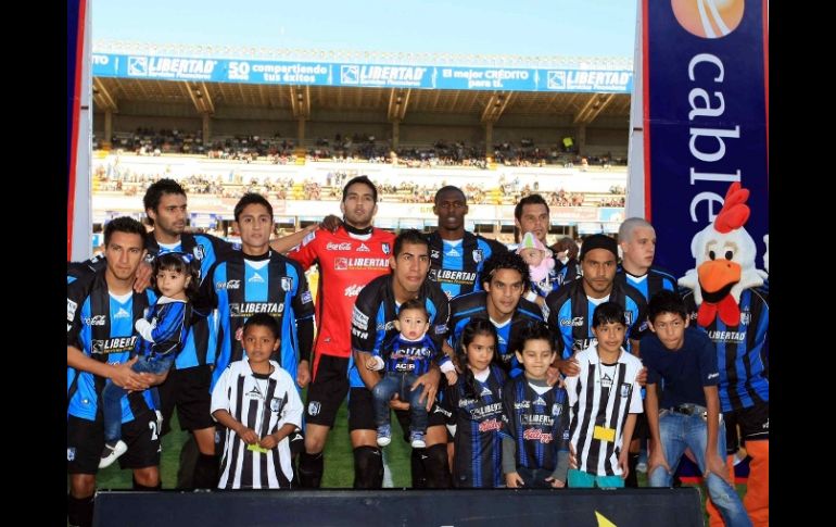 El equipo de Querétaro, posa antes del juego contra Monarcas. MEXSPORT  /