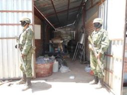 La narcofábrica se encontraba instalada en una pequeña bodega. ESPECIAL  /