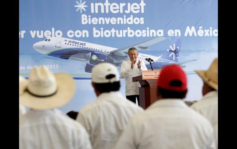 Acto de inicio del primer vuelo de prueba con biocombustible. REUTERS  /