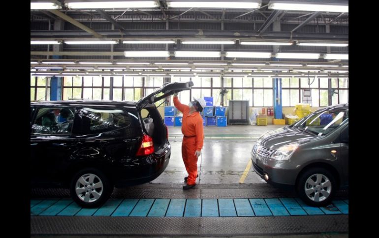 Varias plantas suspenderán operaciones por el retraso en el arribo de piezas. REUTERS  /