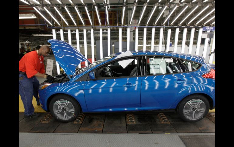 Ford también señaló que pararía otras dos plantas la semana próxima en Michigan y México. AP  /