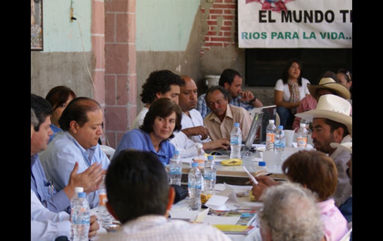 En la foto se encuentran las autoridades y los pobladores de Temacapulín. ESPECIAL  /