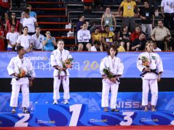 La judoka tapatía, Edna Carrillo (der.), se colgó la medalla de bronce en la categoría de 48 kilogramos. E. PACHECO  /