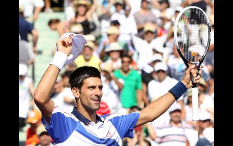 El tenista serbio, Novak Djokovic, celebra su segunda victoria sobre el campeón del mundo, Rafael Nadal. AFP  /