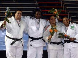 La judoca mexicana, Vanessa Zambotti, junto a otras competidoras, en el Campeonato de Judo celebrado en Guadalajara. MEXSPORT  /