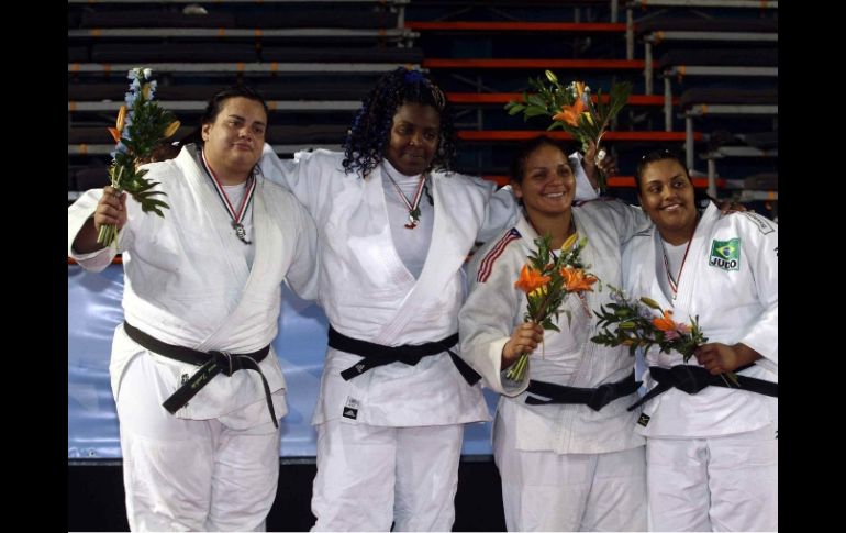 La judoca mexicana, Vanessa Zambotti, junto a otras competidoras, en el Campeonato de Judo celebrado en Guadalajara. MEXSPORT  /