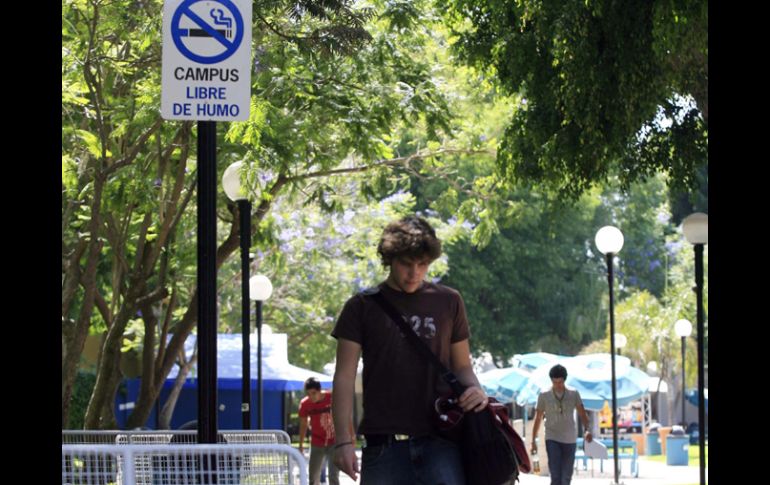 Cada vez es más común encontrar en las universidades leyendas como “Campus libre de humo”.A.CAMACHO  /