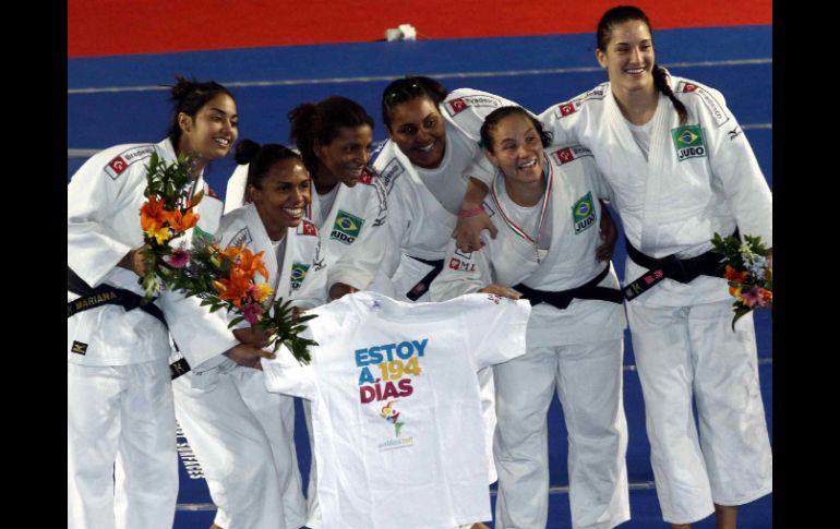 El equipo de judo femenil de Brasil quedó campeón por equipos en el último día de competencias. MEXSPORT  /