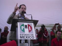 Eruviel Ávila habla frente a más de ocho mil simpatizantes priistas en la plaza Unión de Fuerzas, en Nezahualcóyotl. EL UNIVERSAL  /