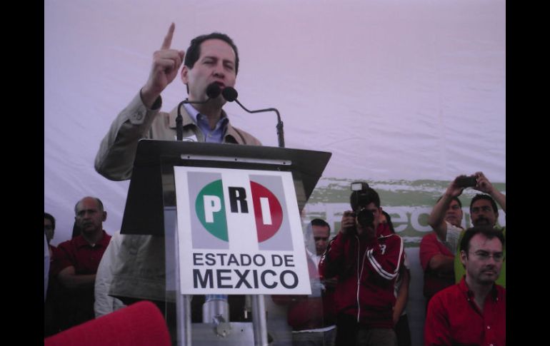 Eruviel Ávila habla frente a más de ocho mil simpatizantes priistas en la plaza Unión de Fuerzas, en Nezahualcóyotl. EL UNIVERSAL  /