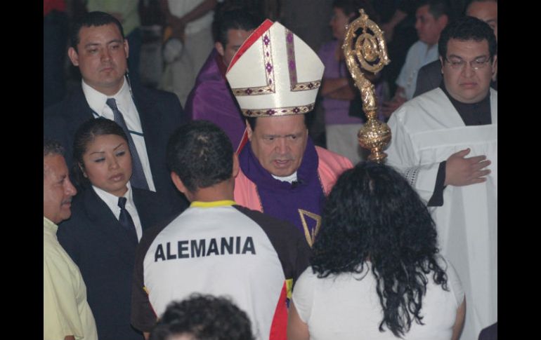 El cardenal Norberto Rivera durante la ceremonia religiosa en la Catedral Metropolitana. NTX  /