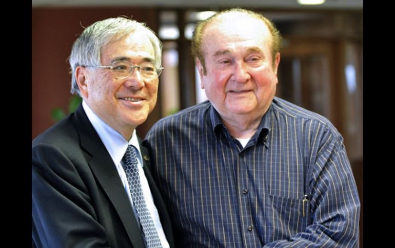 El presidente de la Conmebol, Nicolás Leoz (d) y Junji Ogura se reunieron esta mañana. AFP  /