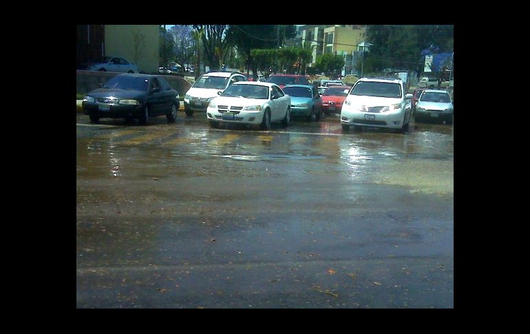 Cruce de Circunvalación y Ávila Camacho (avenida a pavimentar), donde se registró una fuga de agua. A. CABANILLAS  /