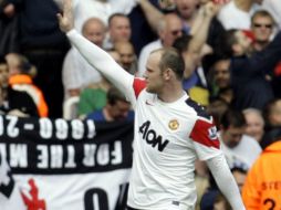 El delantero del Manu, Wayne Rooney, celebras tras marcar gol ante el West Ham United. AP  /