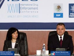 La titular de la DEA, Michele Leonhart y Genaro García Luna, durante la inauguración de la IDEC. AFP  /