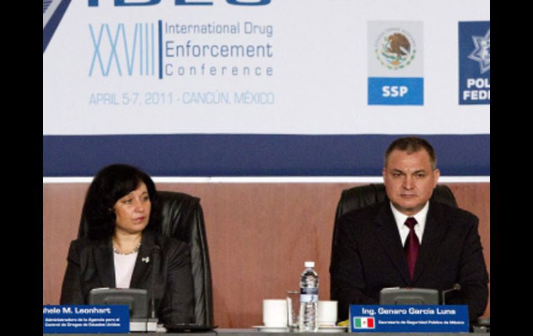 La titular de la DEA, Michele Leonhart y Genaro García Luna, durante la inauguración de la IDEC. AFP  /