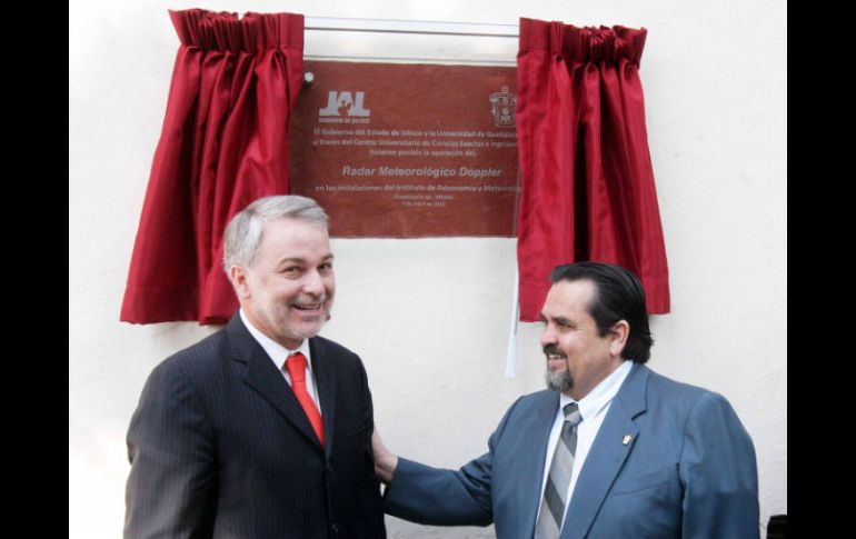 Emilio González y Marco Antonio Cortés se encontraron en la inauguración del radar meteorológico. A. CAMACHO  /