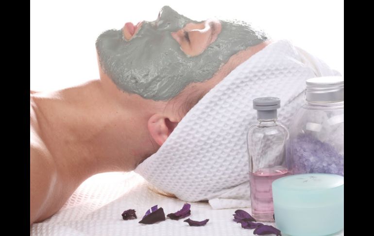 Procura aplicar cada mascarilla en movimientos circulares para remover las células muertas.ESPECIAL  /