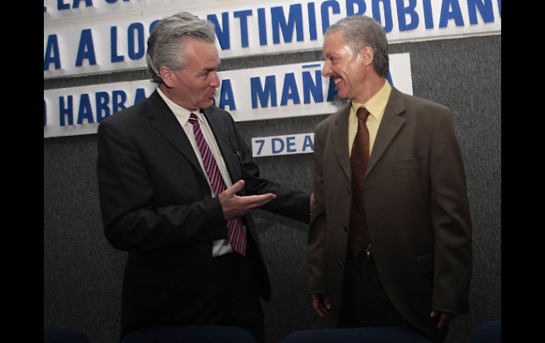 Alfonso Petersen y Jaime Agustín González celebraron ayer el Día Mundial de la Salud. S. NÚÑEZ  /