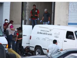 Trabajadores del Servicio Médico Forense trasladan los cuerpos encontrados en las narcofosas en San Fernando. REUTERS  /