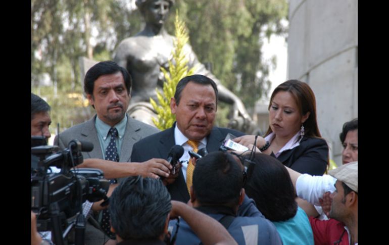 Jesús Zambrano, líder de los perredistas en el país afirma que el Consejo Estatal acatará la decisión del CPN. NTX  /