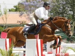 Jaime Azcárraga montando a Matador Radio Formula durante el segundo día del Concurso Nacional de Salto en el GCC. M. FREYRIA  /