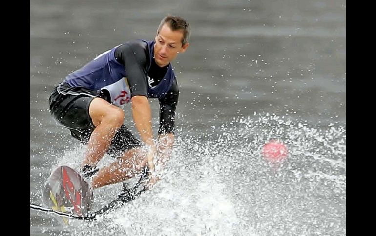 Sergio Font en la competencia de Esquí Acuático en los Juegos Panamericanos del 2007. MEXSPORT  /