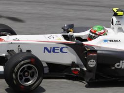 El piloto, Sergio Pérez, durante la segunda ronda de entrenamiento para el Grand Prix en Malasia. AP  /