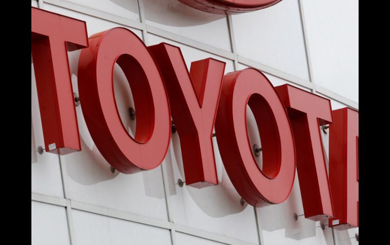 Los días de suspensión de la producción Toyota seguirá pagando a sus 25 mil empleados. AP  /