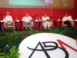 Gustavo Madero y Jesús Zambrano, en la 74 Convención Bancaria que se lleva a cabo Acapulco, Guerrero. NTX  /