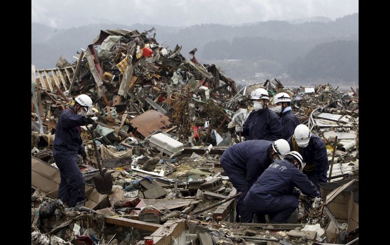 La tragedia ocasionada por el terremoto y el gran tsunami del 11 de marzo,ha dejado casi 28 mil muertos y desaparecidos. EFE  /