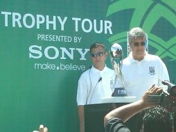 El director técnico campeón mundial con México en Perú 2005, Jesús Ramírez (derecha), hizo la presentación. R VELÁZQUEZ  /