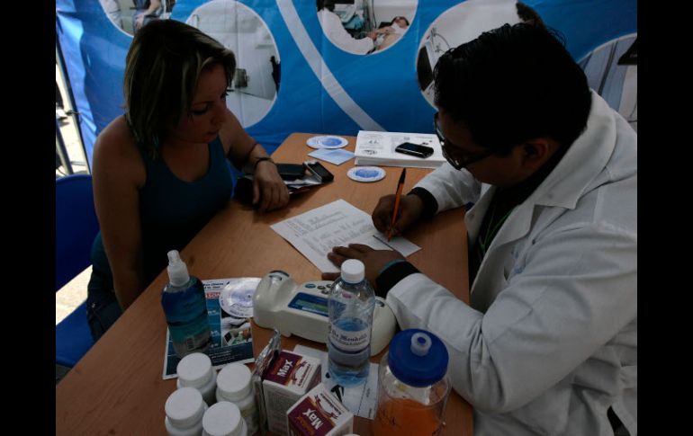 La VIII Feria de la Prevención del Coesida Jalisco se efectuó ayer en la Plaza Liberación. A. HINOJOSA  /