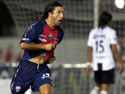 Francisco 'Kikín' Fonseca festeja el gol que abre el marcador, esta noche, en Cancún. MEXSPORT  /