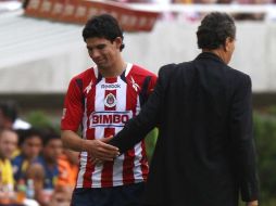 Jonny Magallón al salir del área de juego en el partido ante el América. MEXSPORT  /