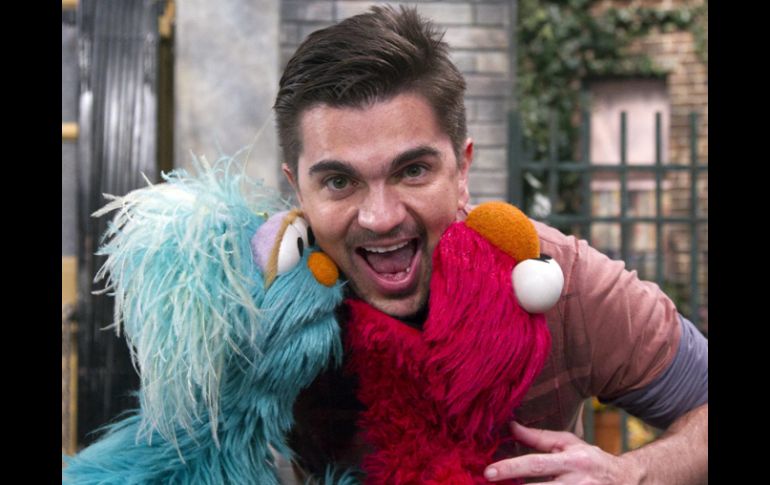 En el episodio, además de Juanes y Elmo, también aparece Rosita. EFE  /