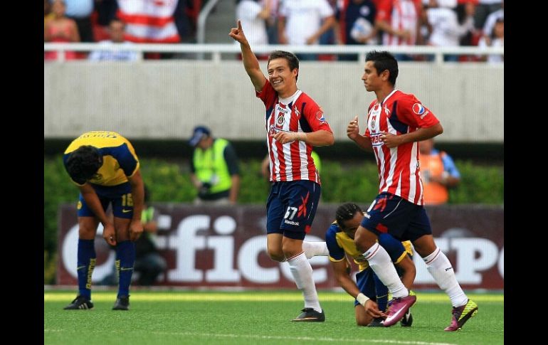 Erick 'Cubo' Torres celebra tras marcar ante el América durante el Clásico llevado a cabo ayer en el Omnilife. MEXSPORT  /