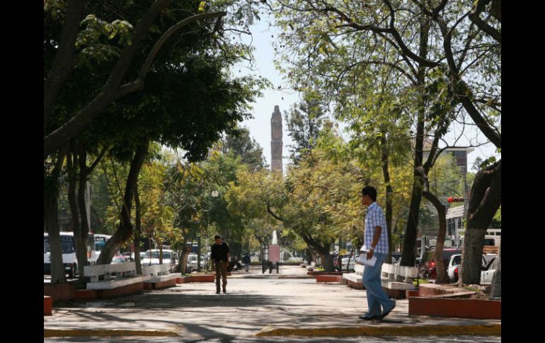 El Ayuntamiento de Guadalajara prevé convencer a comerciantes y vecinos de las bondades de la peatonalización de Chapultepec. A.CAMACHO  /