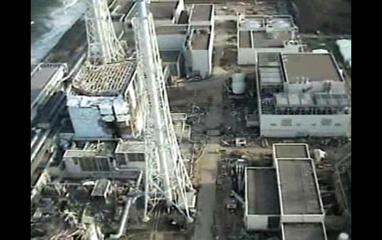 Un incendio en la planta nuclear de Fukushima posterior a las réplicas, fue extinguido rápidamente. AP  /