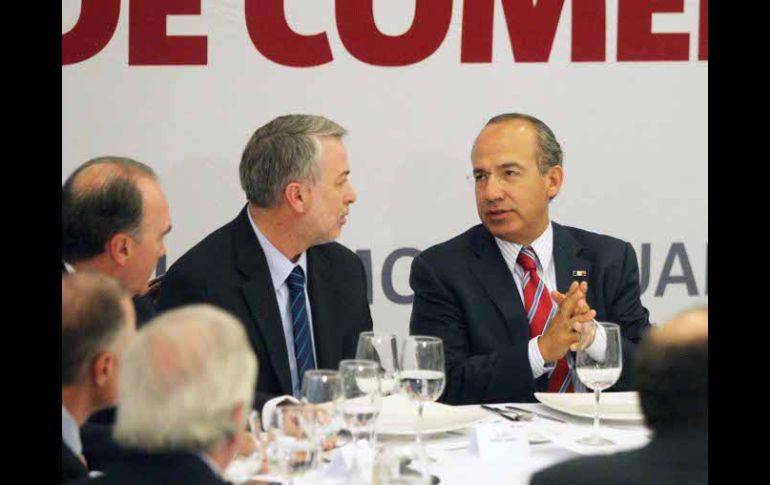 El lunes, Felipe Calderón, en comida con empresarios y con el gobernador, se refirió a los recursos perdidos para el BRT. A. CAMACHO  /