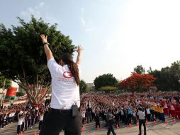 Casi tres mil niños se reunieron en la Plaza Juárez para participar en los ejercicios. ESPECIAL  /