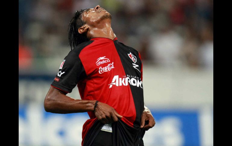 Carlo Costly se lamenta luego de desaprovechar un oportunidad de gol. MEXSPORT  /