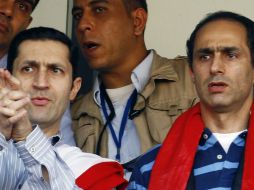 Alaa y Gamal Mubarak, en el partido de la final de la Copa Africana de Naciones en enero de 2010. AFP  /