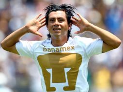 Juan Carlos Cacho del Pumas festejando durante la jornada 12 del Clausura 2011. NTX  /