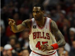 El jugador de los Bulls de Chicago Rasual Butler celebra tras anotar ante los Nets de Nueva Jersey. EFE  /