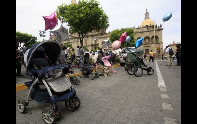 La agrupación Carriolas Vacías ha denunciado casos de niños extraviados en albergues administrados por el CEF. A. GARCÍA  /