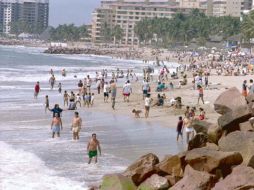 La playa es la opción más atractiva para los habitantes de la ciudad. EL INFORMADOR  /