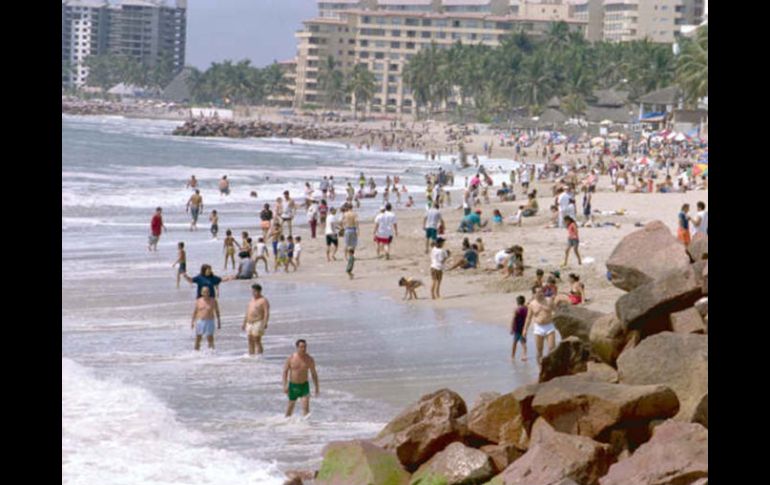 La playa es la opción más atractiva para los habitantes de la ciudad. EL INFORMADOR  /