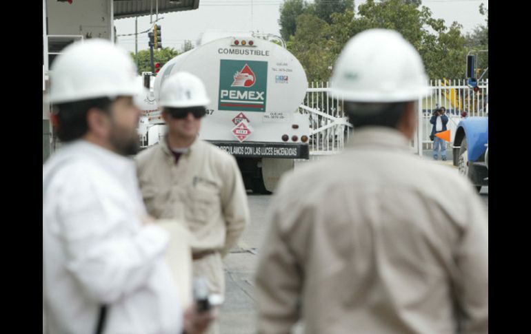 A fin de evitar este tipo de hechos delictivos, Pemex ha fortalecido la vigilancia en su red nacional. ARCHIVO  /